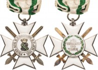 Orden deutscher Länder Sachsen
Zivilverdienstorden, Ritterkreuz 2. Klasse Verliehen 1875-1910. Silber vergoldet und emailliert. 37 x 35 mm, 19,20 g. ...