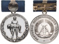 Orden der Deutschen Demokratischen Republik Staatliche Auszeichnungen
Rettungsmedaille Verliehen 1984-1990. Silber mit Punze 900 am Rand. 29,2 mm, 20...