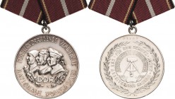 Orden der Deutschen Demokratischen Republik Staatliche Auszeichnungen
Verdienstmedaille der NVA Verliehen 1958-1959. Silber mit Punze 900. Ohne Punkt...