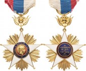 Ausländische Orden und Ehrenzeichen Chile
Goldstern für den Pacific-Krieg 1879-1880 Gestiftet 1.9.1880. Gold und emailliert. 40 mm, 17,81 g (mit Band...