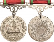 Ausländische Orden und Ehrenzeichen Osmanisches Reich/Türkei
Medaille zur Erinnerung an die Errichtung der Hadschas-Bahn Silber. 29 mm. An gegossener...