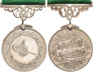 Ausländische Orden und Ehrenzeichen Osmanisches Reich/Türkei
Medaille für Lebensrettung Gestiftet 1858. Silber. 37 mm, 32,70 g (mit Band). Am Band Fa...