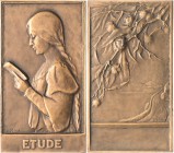 Jugendstil
 Bronzeplakette o.J. (B. Moria) Etude. Hüftbild einer jungen Frau, Buch lesend, nach links / Kastanienzweige, im Abschnitt leeres Feld. Ra...