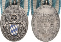 Bayern-Medaillen
 Silbermedaille o.J. Treudienstabzeichen der Bayerischen Industrie. Emaillierter Wappenschild, darüber Rad, von zwei Löwen gehalten ...