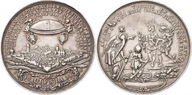 Leipzig
 Silbermedaille 1631 (S. Dadler) Der Leipziger Konvent der protestantischen Stände. Stadtansicht von Leipzig aus der Vogelperspektive, darübe...