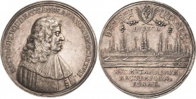 Lübeck-Stadt
 Silbermedaille 1677. Auf den Tod des Bürgermeisters Matthäus Rodde. Brustbild des Bürgermeisters nach rechts / Stadtansicht mit dem Wah...
