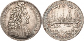 Lübeck-Stadt
 Silbermedaille 1694 (unsigniert) Auf den Bürgermeister Johann Siricius. Brustbild des Bürgermeisters nach rechts / Ostansicht der Stadt...
