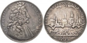 Lübeck-Stadt
 Silbermedaille 1694 (unsigniert) Auf den Bürgermeister Johann Ritter. Brustbild des Bürgermeisters nach rechts / Ostansicht der Stadt m...