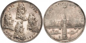 Lübeck-Stadt
 Silbermedaille 1697 (unsigniert) Auf die Bürgermeister Ritter, Winckler, Dorne und Kirchring. Die vier Brustbilder der Bürgermeister im...