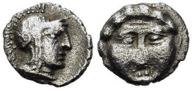 Obol AR
Pisidia, Selge, c. 350-290 BC, Head of gorgoneion facing, tongue extended / Head of Athena l., wearing crested helmet
10 mm, 0,65 g
SNG BnF...