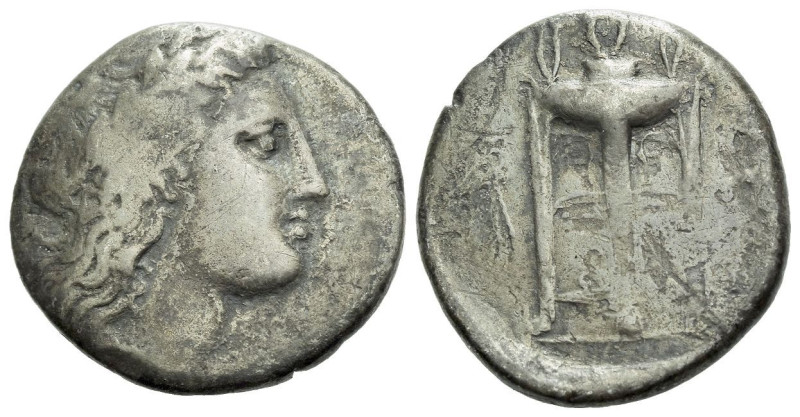 Bruttium, Croton Nomos circa 330, AR 20.00 mm., 6.43 g.
Laureate head of Apollo...