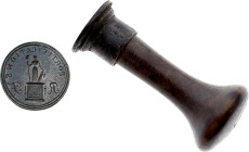 Cachet Révolutionnaire, Fortifications Place de Lyon (1793) (Laiton doré, 67.86 gr, 32 mm). Superbe.

Pendant la Révolution française, la place de Lyo...