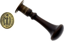 Cachet Révolutionnaire, République Francaise Jacobins (circa 1790) (Laiton doré, 19.11 gr, 21 mm). Superbe.

Provient de la collection du Docteur Andr...