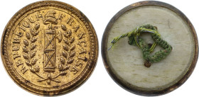 Bouton révolutionnaire, République Française (circa 1789) (Cuivre, 4.00 gr, 28 mm). Superbe.

Provient de la collection du Docteur André Bernheim