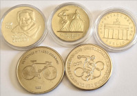 5 Mark 1984, 5 Mark 1985 Neuber, 20 Mark 1982 Zetkin, 2 Medaillen