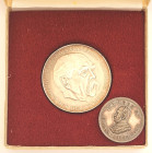 Bismarck Silbermedaille 25g Feinsilber 40mm, dazu seltene alte Whistmarke von Lorenz mit Brb. Kaiser Wilhelm n.li. Versailles 18. Jan. 1871 2 Stück fv...
