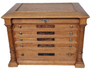 Münzschrank Eichenholz massiv 60x43x43cm, 5 Schubladen mit jeweils mehreren Einlagetabletts für tausende Münzen, alles zentral verschließ- und verrieg...