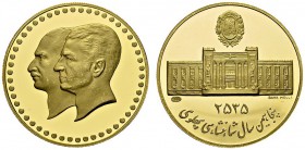 Gold medal MS 2535 (1976). 27 mm. Bank Melli golden jubilee. AU. 9.93 g. PROOF