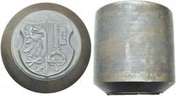 Poinçon en acier des armoiries de Genève, d'après Antoine Bovy. 44 x 33.5 mm. FE. 1061.75 g.
Coin en bon état, légère oxydation
Provient des atelier...