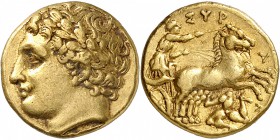 GRECE ANTIQUE
Sicile, Syracuse, Agathoklès (317-289 av. J.C.). Décadrachme d’or, frappé ca. 317-310 av. J.C.
Av. Tête d’Apollon à gauche portant une...