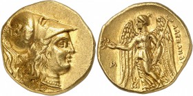 GRECE ANTIQUE
Royaume de Macédoine, Alexandre III le Grand, (336-323 av. J.C.). Statère d’or, Babylone, frappé ca. 325-323 av. J.C.
Av. Tête d’Athén...