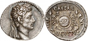 EMPIRE ROMAIN
Octave Auguste (19-18 av. J.C.), Colonia Caesaraugusta. Denier.
Av. Buste à droite d’Auguste, portant une couronne de chêne. Rv. CAESA...