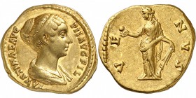 EMPIRE ROMAIN
Faustine II, femme de Marc Aurèle (161-180). Aureus 147-175, Rome.
Av. Buste drapé et coiffé à droite. Rv. Vénus debout à gauche.
Cal...