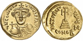 EMPIRE BYZANTIN
Constans II (641-646). Solidus, Constantinople.
Av. D N CONSTAN-TINYS P P AVI Buste couronné de Constans II de face, vêtu de la chla...