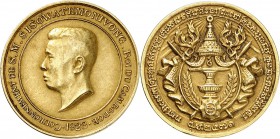 CAMBODGE
Sisowath Monivong (1927-1941). Médaille en or 1928, frappée à l’occasion du couronnement de Sisowath Ier.
Av. Buste nu à gauche. Rv. Armoir...