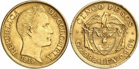 COLOMBIE
République (1819 à nos jours). 5 pesos 1919. 
Av. Tête nue à droite. Rv. Écu surmonté d’un aigle. 
Fr. 112. 7,96 grs.
Superbe