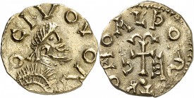 FRANCE
Mérovingiens. Atelier Neuvy Monétaire DOMOALDO (620-675). Triens en or bas titre
Av. NOVOVICO Buste à droite, épaule en arc de cercle rayé, l...