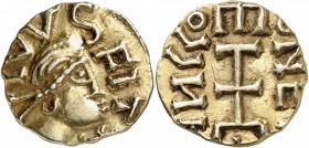 FRANCE
Mérovingiens, Quentovic Monétaire ANGLVS I (VIIème siècle). Triens en or. 
Av. IVVS FIT + Tête à droite ; au-dessous une croisette et deux be...