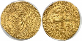 FRANCE
Charles VII (1422-1461). Royal d’or, La Rochelle.
Av. Le roi debout de face, couronné, vêtu d’une robe et d’un manteau fleurdelisé, tenant de...