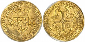 FRANCE
Charles VII (1422-1461). Écu d’or dit « écu neuf », deuxième émission, Tournai.
Av. Écu de France couronné, accosté de deux lis couronnés. Rv...