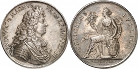 FRANCE
Louis XIV (1643-1715). Médaille en argent 1672, représentant la ville de Paris.
Av. Buste cuirassé à droite. Rv. Paris assise à gauche.
58 m...