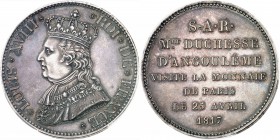 FRANCE
Louis XVIII (1814-1824). Module de 5 francs 1817, visite de la duchesse d’Angoulême à la Monnaie de Paris, tranche inscrite en creux.
Av. Bus...