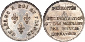 FRANCE
Charles X (1824-1830). Module de 5 francs (1824), épreuve en argent.
Av. Trois lys au centre. Rv. Légende sur six lignes « PRÉSENTÉE / A / L’...