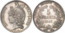 FRANCE
II° République (1848-1852). 5 francs 1848, concours de Alard, essai en argent, tranche en relief.
Av. Tête casquée à gauche. Rv. Valeur dans ...