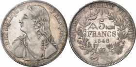 FRANCE
II° République (1848-1852). 5 francs 1848, concours de Bouchon, essai en argent, tranche en relief.
Av. Buste drapé à gauche. Rv. Valeur dans...