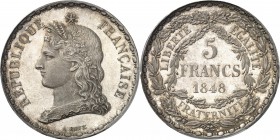 FRANCE
II° République (1848-1852). 5 francs 1848, concours de Bovy, essai en argent, tranche en relief.
Av. Tête laurée à gauche. Rv. Valeur dans un...