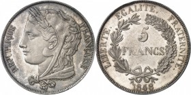 FRANCE
II° République (1848-1852). 5 francs 1848, concours de Gayrard, essai en argent, tranche en relief.
Av. Tête casqué de la République à gauche...