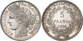 FRANCE
II° République (1848-1852). 5 francs 1848, concours de Oudiné, essai en argent, tranche en relief.
Av. Tête laurée à gauche. Rv. Valeur dans ...