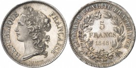 FRANCE
II° République (1848-1852). 5 francs 1848, concours de Tournier, essai en argent, tranche en relief.
Av. Tête laurée à gauche. Rv. Valeur dan...