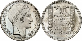 FRANCE
III° République (1870-1940). 20 francs 1939, épreuve en cupro-nickel.
Av. Tête laurée à droite Rv. Valeur entre deux épis de blé.
GEM.200.16...