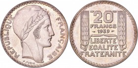 FRANCE
III° République (1870-1940). 20 francs 1939, frappe courante.
Av. Tête laurée à droite. Rv. Valeur entre deux épis de blé.
G.852.
PCGS MS 6...