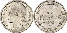 FRANCE
III° République (1870-1940). 5 francs 1933, concours de Morlon, nickel.
Av. Tête de Marianne à gauche laurée et coiffée d’un bonnet phrygien....