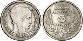 FRANCE
III° République (1870-1940). 5 francs Bazor 1933, essai en nickel, tranche cannelée et rainurée.
Av. Tête de Marianne à droite coiffée d’un b...