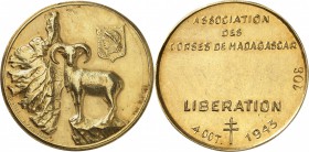 MADAGASCAR
Médaille en or, de l'association de la Libération des Corses de Madagascar 1943, par Diego.
Av. Mouflon sur un rocher, tête de maure dans...