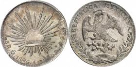 MEXIQUE
République (1836 - à nos jours). 8 reales 1896 Mo-AM, Mexico.
Av. Bonnet devant un soleil rayonnant. Rv. Aigle tenant dans son bec un serpen...