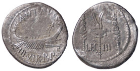 ROMANE IMPERIALI - Marc'Antonio († 30 a.C.) - Denario B. 106; Cr. 544/15 (AG g. 3,32)

BB